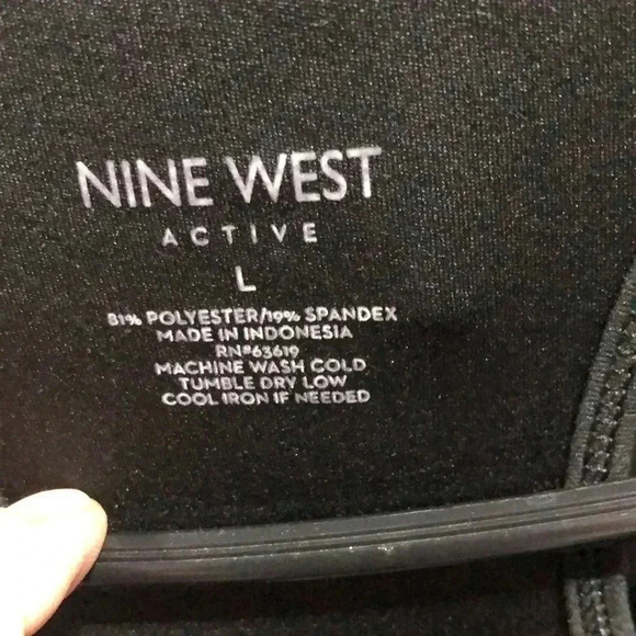 Nine West Racerback athletic bra, removable pads,moisture wicking,4 way stretch - Picture 2 of 7